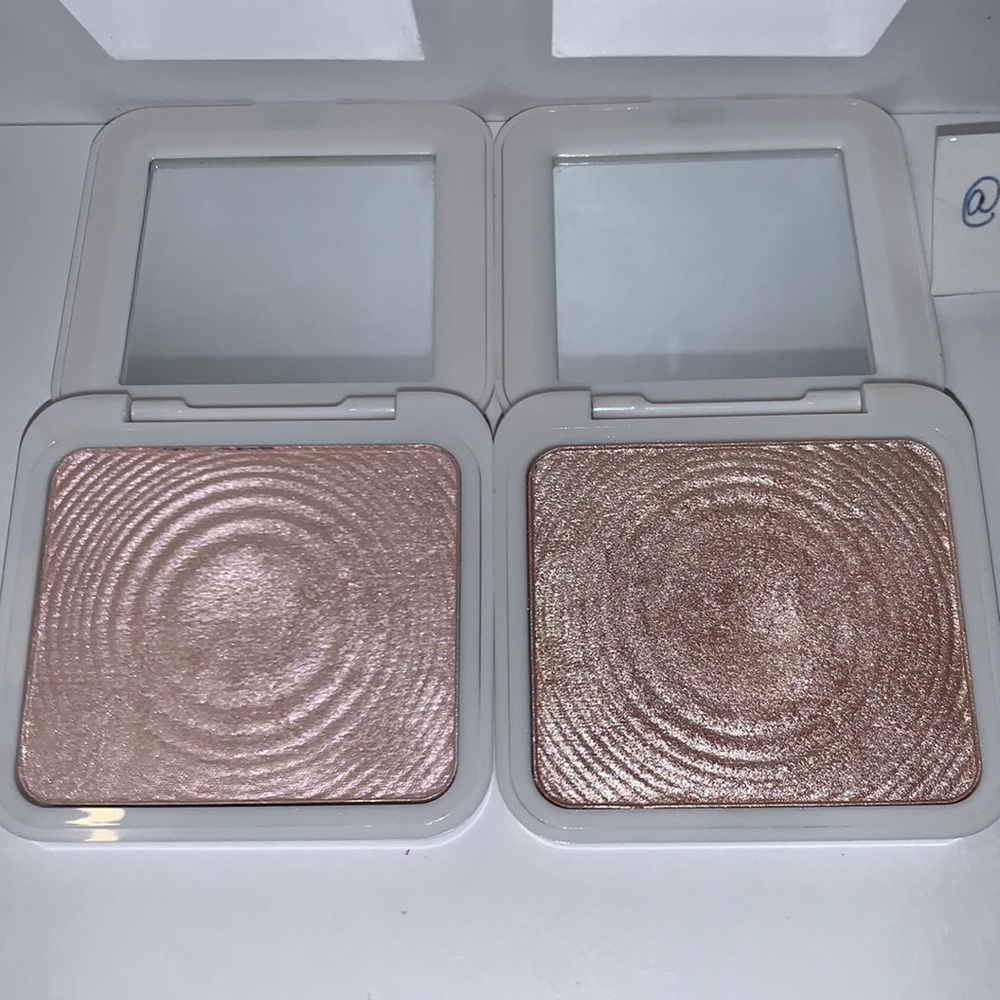 Model’s Own 01 Golden Sand / 02 Peach Pearl Sculpt & Glow Highlighter Powders